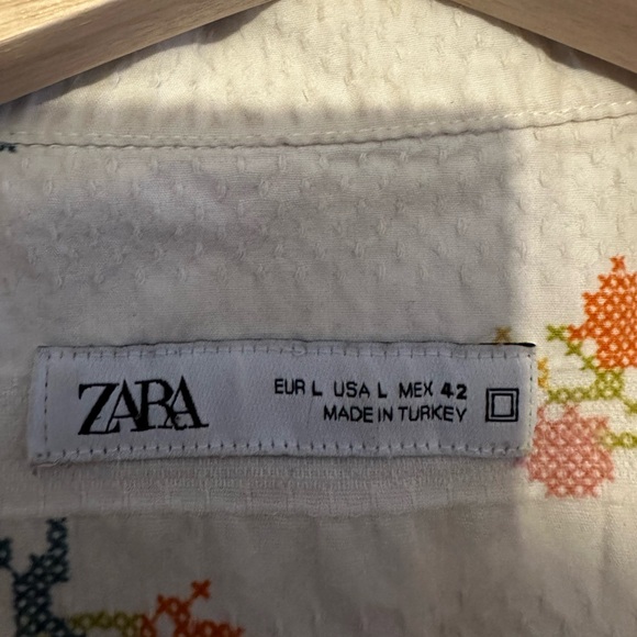 Zara cross-stitch button up - Picture 4 of 5